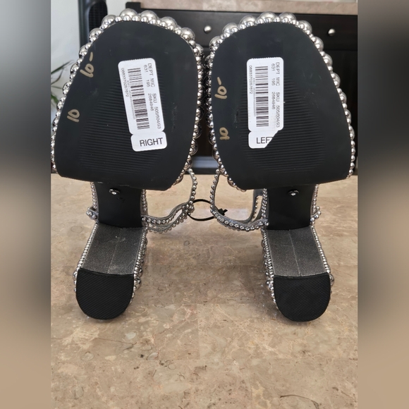 AZALEA WANG ASTRELLA HEMATITE EMBELLISHED SANDAL.  SIZE  10 - Picture 7 of 10